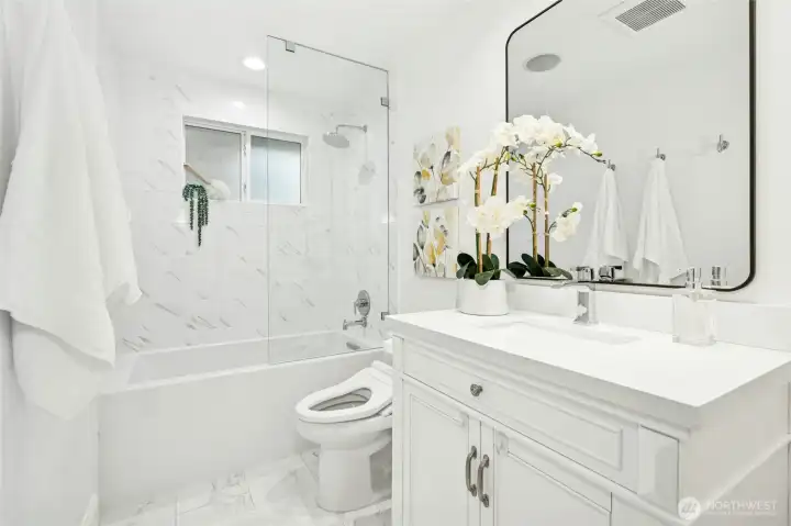 Updated Bathroom w/modern finishes