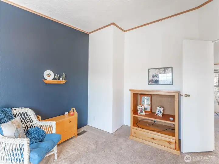 Bonus den off main living perfect for work or hobbies