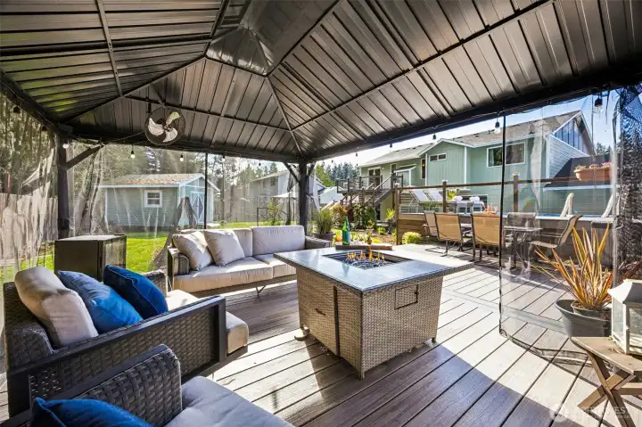 Pool side pergola with plenty of room for everyone!