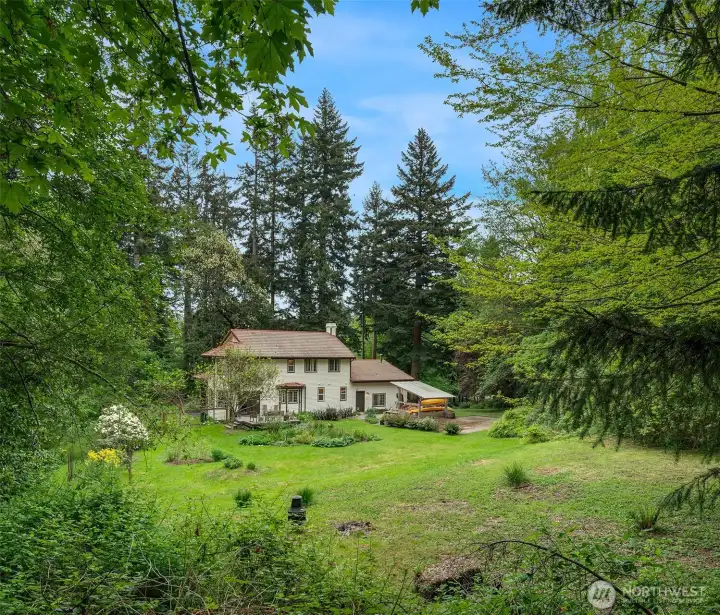 Plenty of room for fun and games here! Or relaxing in a cool spot on a hot summer day.