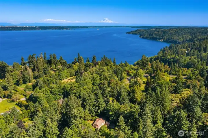 Vashon Island is truly the heart of the sound. Easy jumping off place to Mount Rainier or the Olympic Mountains to enjoy Puget Sound and its environs.