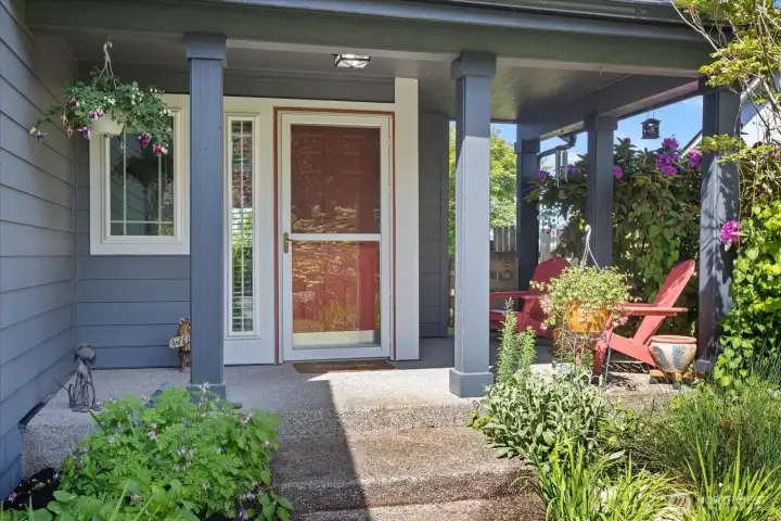 Welcoming covered front porch area- perfect little hangout.