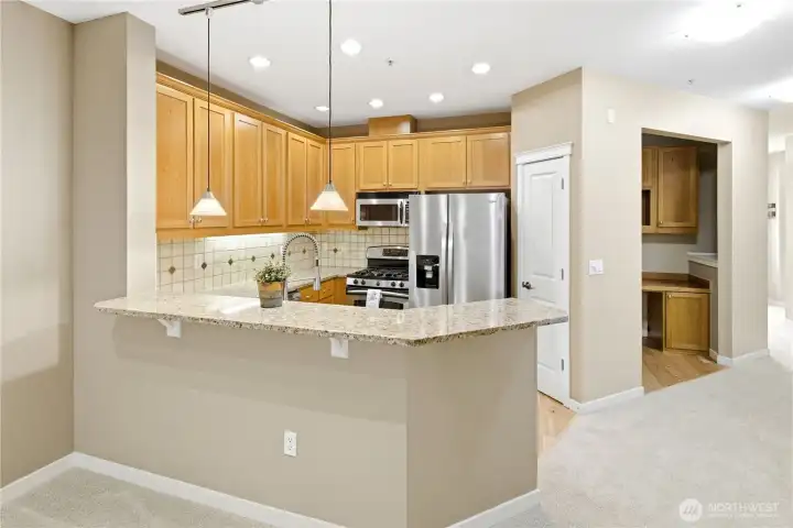 Kitchen w/eating space