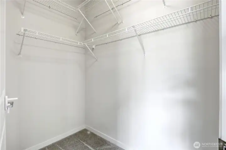Guest bedroom ensuite#1 Walk-in closet