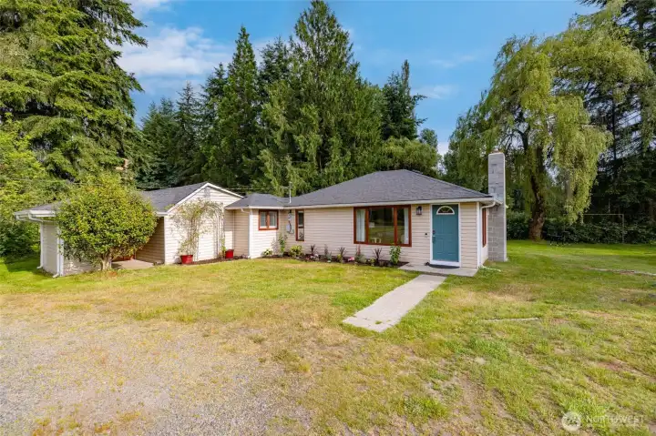 Welcome home! This home has a newer roof & great curb appeal. Welcome home! This home has a newer roof & great curb appeal.