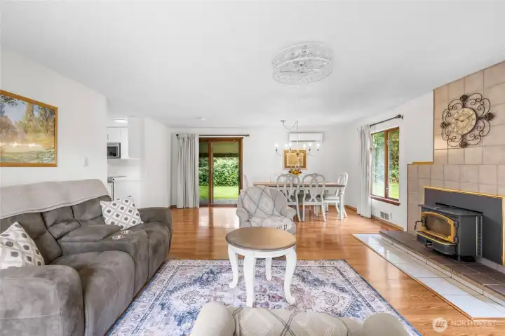 This home is light and bright and freshly painted inside. This home is light and bright and freshly painted inside.