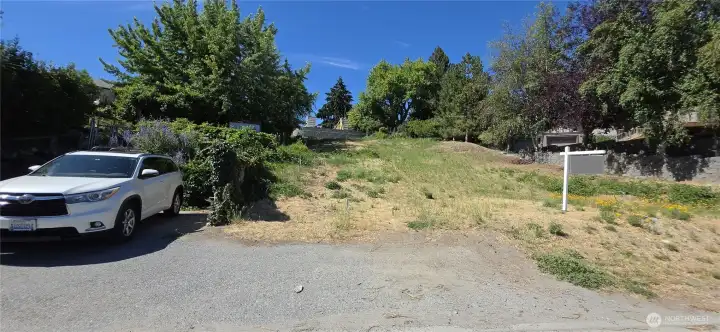 Easy access off of Manson Blvd (the car is parked on the neighbor's property)