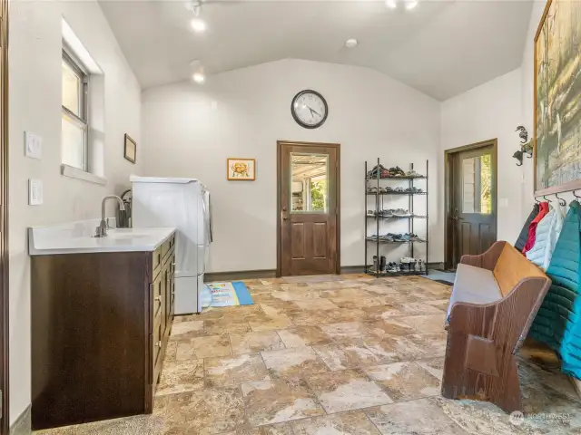 Mudroom/Laundry room