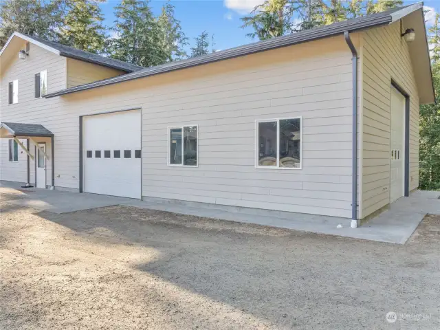 32' x 60' workshop with ground floor apartment and huge upstairs storage room