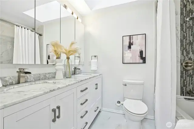 Double vanity with quartz counters and large soaking tub