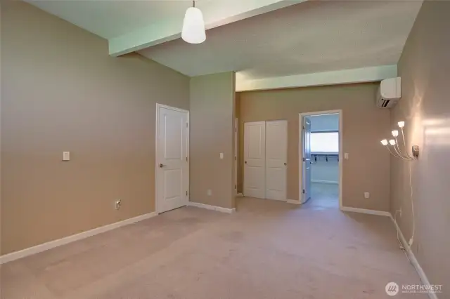 Primary bedroom, cont