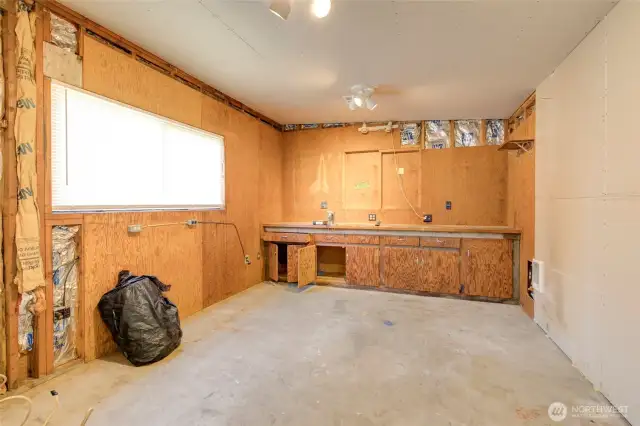 Storage/shop space