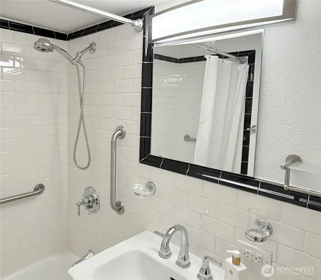 Art deco styled bathroom
