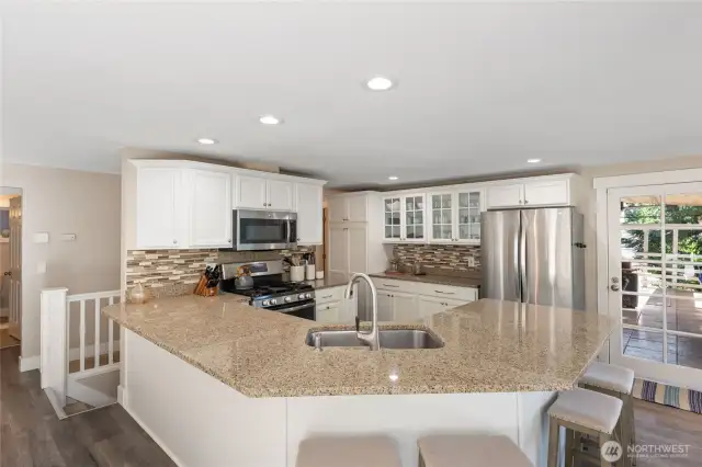 Eat-in Kitchen