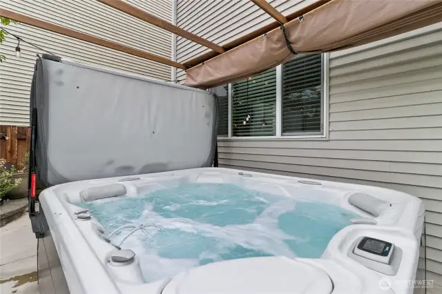 Hot Tub w/ Pergola Stay with Home