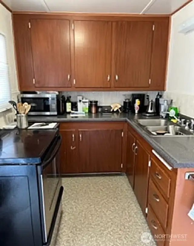 1135B Kitchen from Previous Tenant