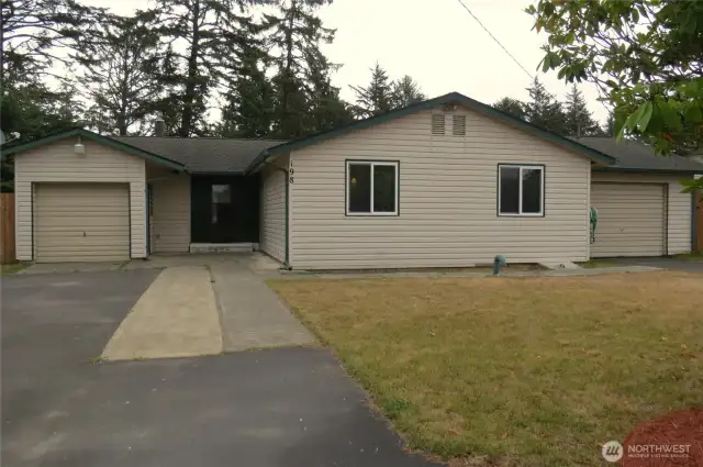 WELCOME TO YOUR THREE BEDROOM 2 BATH HOME ON THE OCEAN SHORES GOLF COURSE!