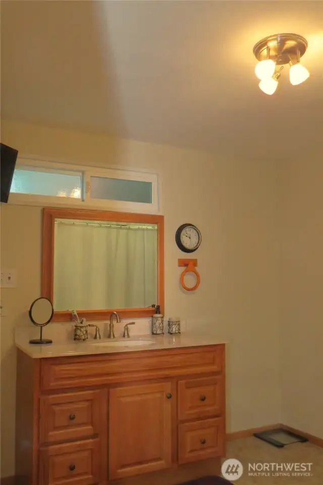 THE SECOND BATHROOM IS JUST AROUND THE CORNER!
