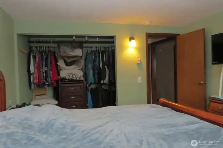 ANOTHER VIEW OF THE BEDROOM TOWARD THE CLOSET!