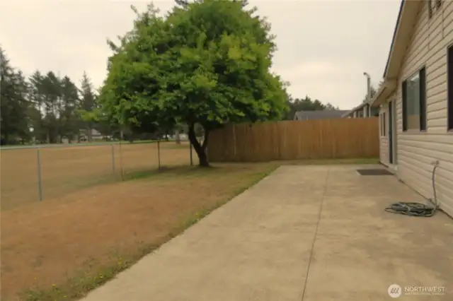 ENJOY ENTERTAINING ON THE LARGE PATIO AS YOU WATCH GOLFERS! THE BACK YARD IS FULLY FENCED!