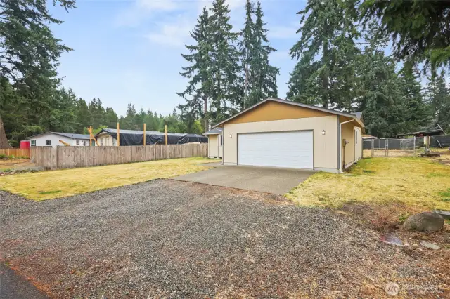 Plenty of side yard parking