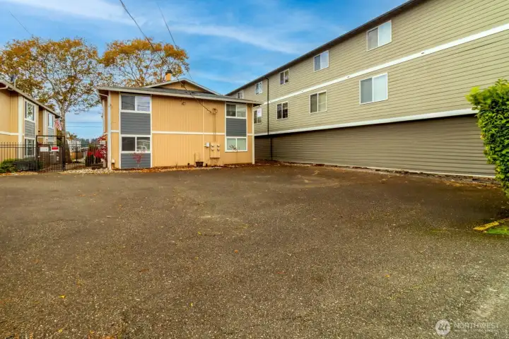 5 parking spaces, plus street parking. This fourplex is conveniently located near Tacoma mall, 38th st and the Costco area and will make for a great rental for commuters or locals alike! Build your portfolio with a great investment!