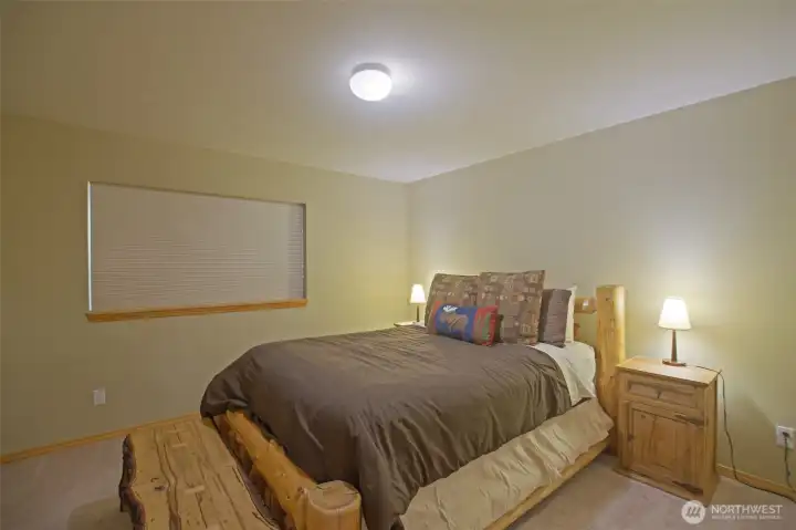 Large bedroom 3