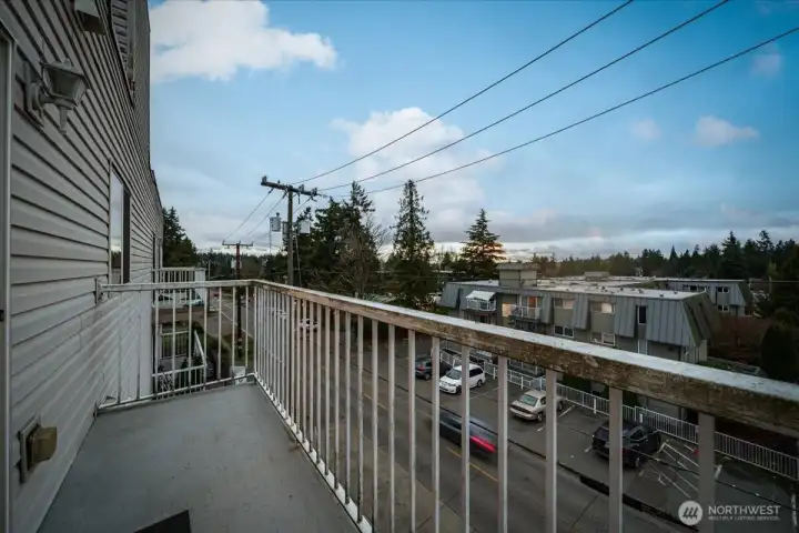 Large West Facing Deck for Sunset views
