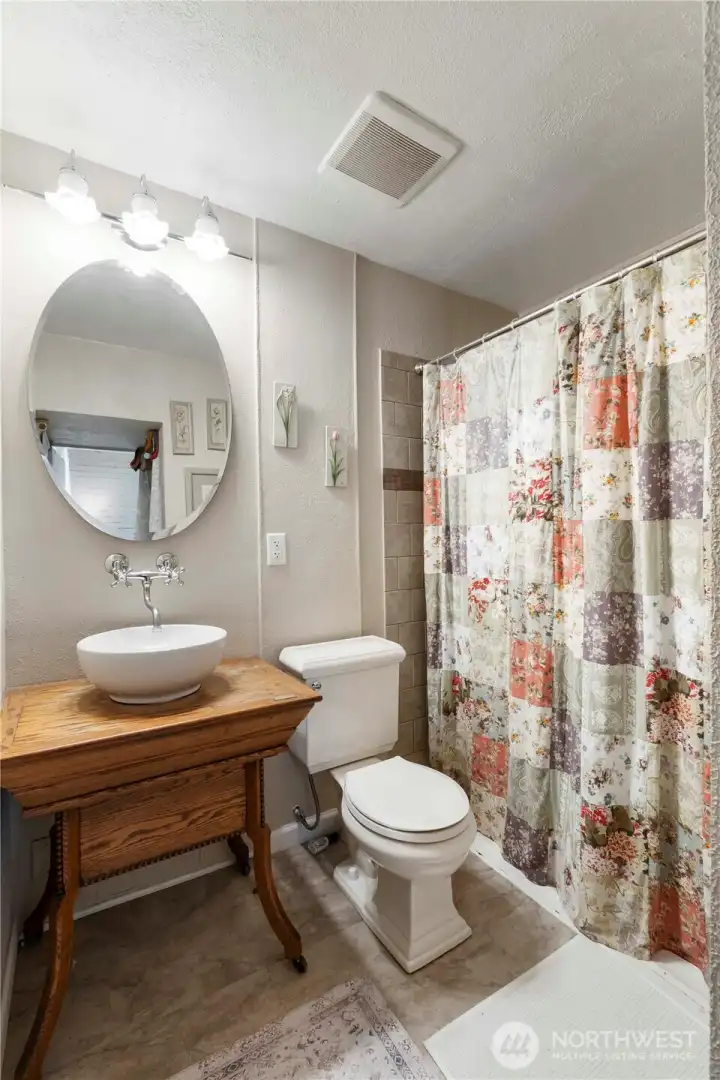 Main floor ensuite 3/4 bath.