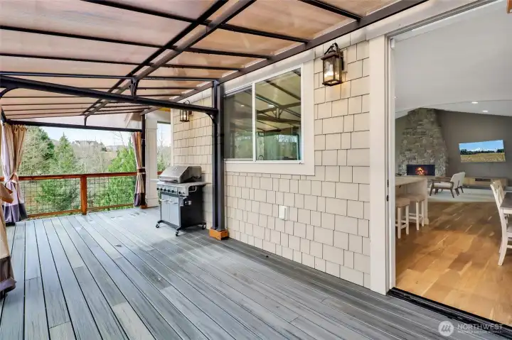Spacious covered deck