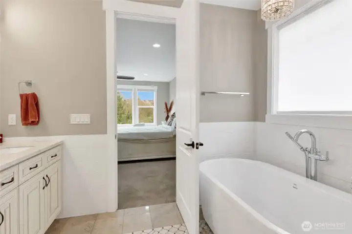 Primary bath