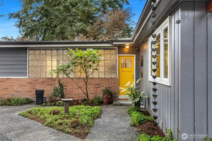 Entrance off the driveway