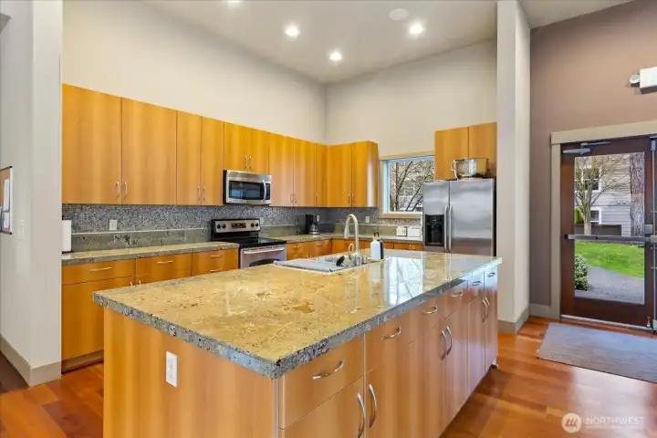 Full kitchen