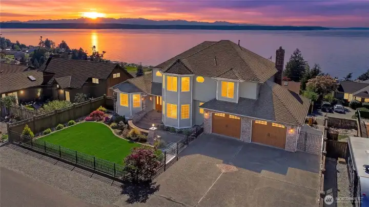 NW Camano VIEW 3,719sqft Home Surrounded by Beaches, Boating, Parks..yet Easy Quick Commute to I-5~