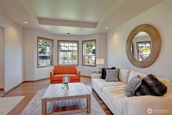 Stylish w/ Quiet Garden Views~
