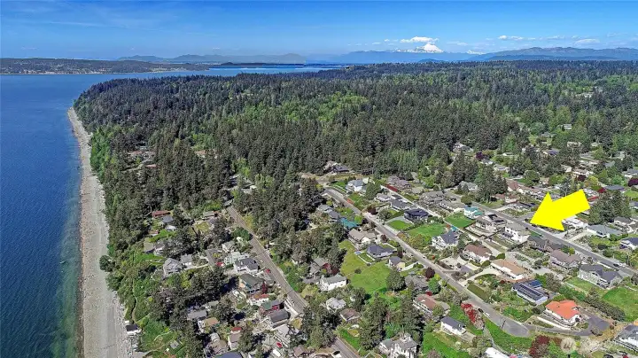 In the Popular Madrona-Beach Area, Surrounded by Parks, Boat Launches, Beach Access~