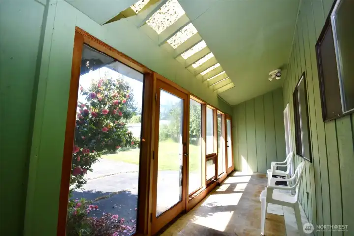 sunroom breezeway