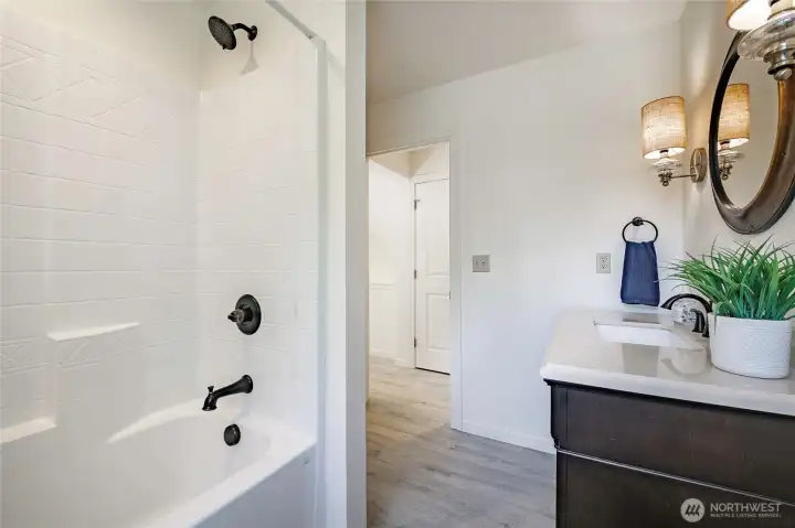 upper level bath has a tub/shower combo upper level bath has a tub/shower combo