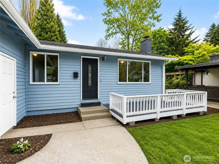 Great front entrance w/deck - Eastern facing.