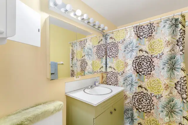 Hallway full bath