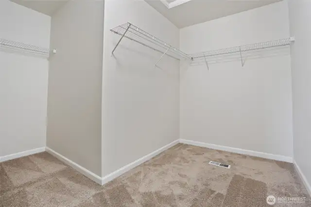 Oversized walk-in closed in primary suite!