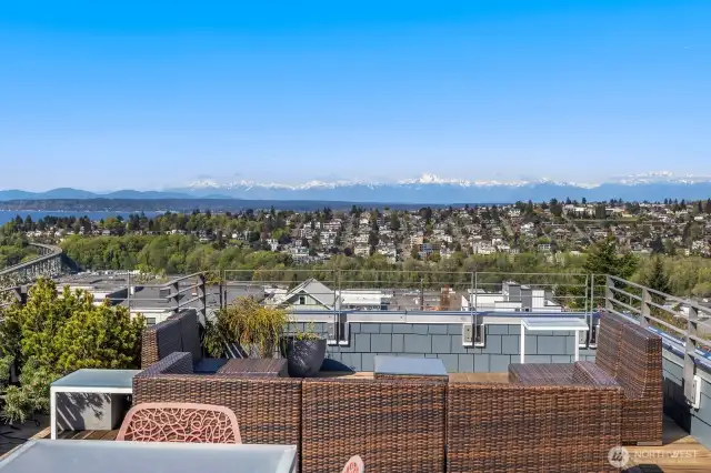 -Mountains, sea, and sky are the ultimate recipe for ideal PNW views