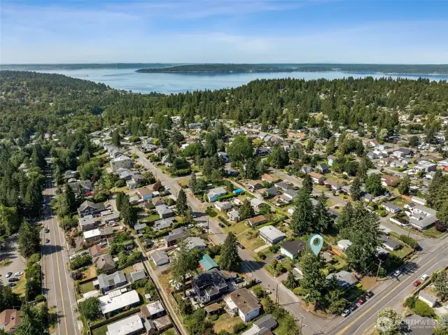 Close to the water, minutes from Seahurst Park and the beaches and mountain views of Three Tree Point.