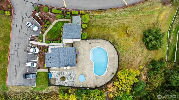 Clubhouse with gym, pool, and hot tub!