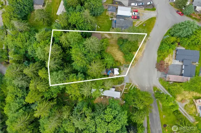 Lot lines are approximate.