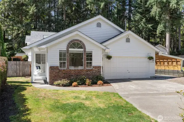 Situated on a lovely lot in quiet cul de sac surrounded by walking trails, this darling ramble is just waiting for you to call it home!