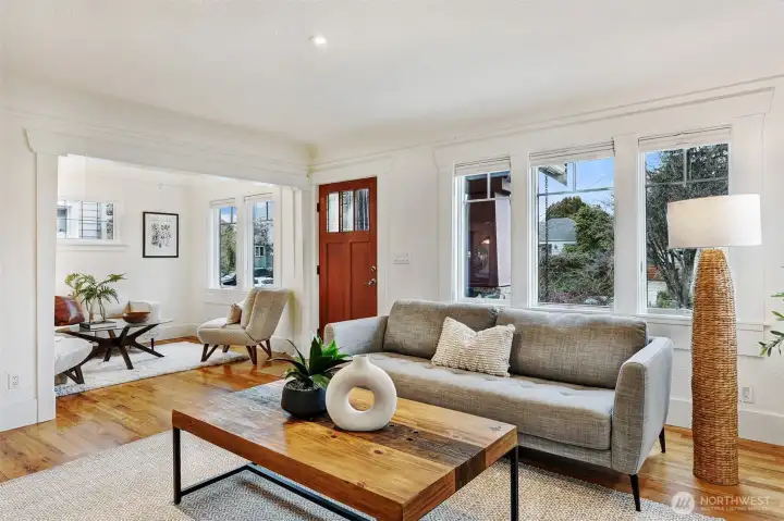 Additional seating area in front alcove