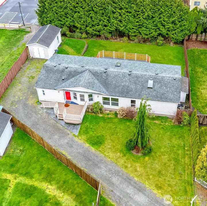 Great house for sale in a cul de sac, close to conveniences with a private yard near an open space park.