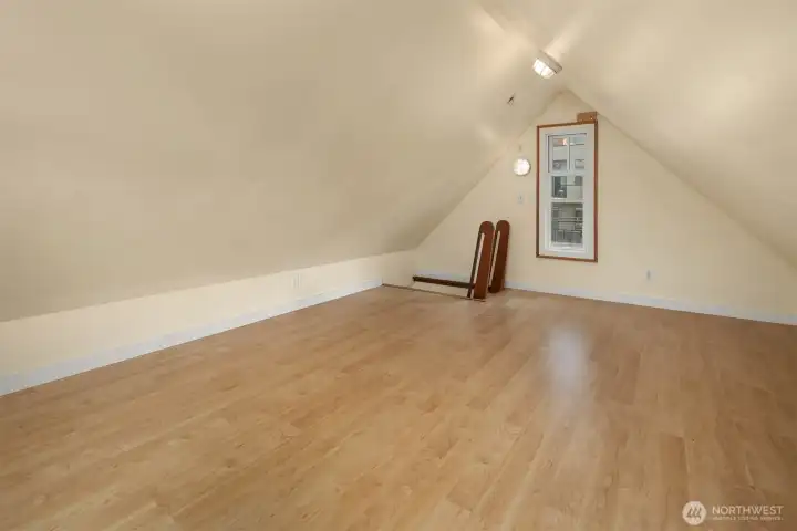 Second bonus attic room