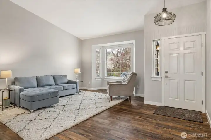 Vaulted ceilings, engineered hardwood flooring